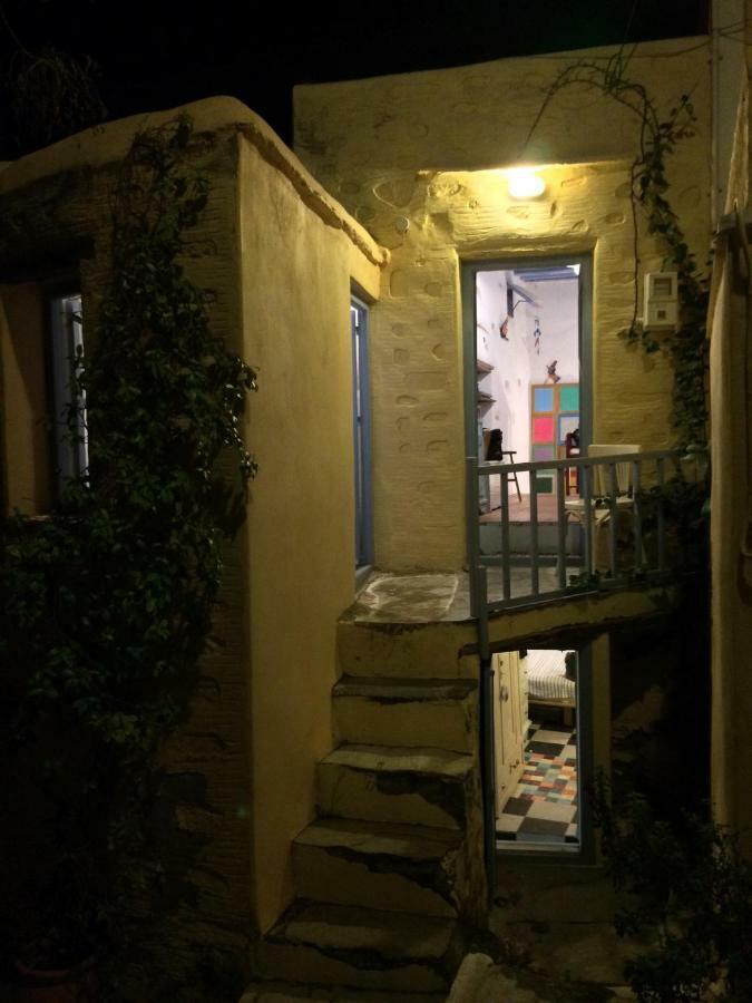 Traditional Medieval Stone House In "Ano Syros" Exterior foto